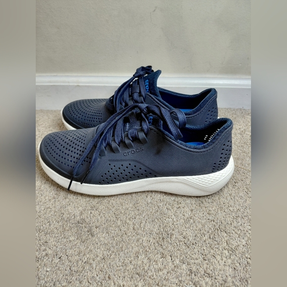 Crocs Men's Size 8 Navy Blue Casual Shoes - Picture 1 of 8